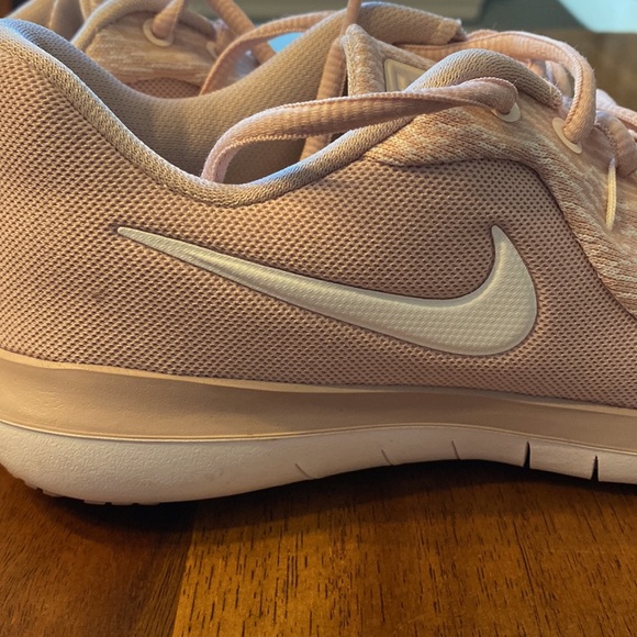 Nike, rose pink sneakers - Picture 8 of 9